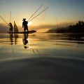 真夏の海釣り：高水温期におけるポイント選びと日差し対策