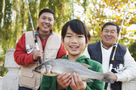 家族で楽しむ釣り大会！親子コミュニケーションと子どもの成長記録